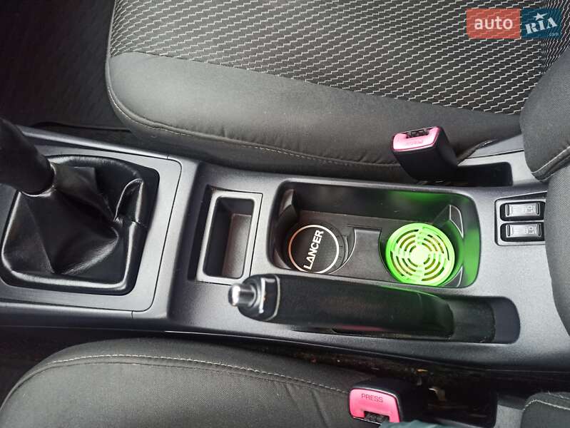 Седан Mitsubishi Lancer 2011 в Черкасах
