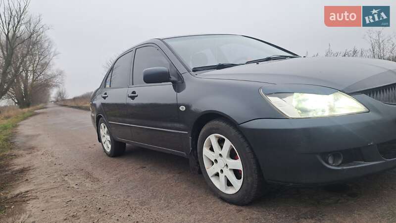 Седан Mitsubishi Lancer 2004 в Чернігові