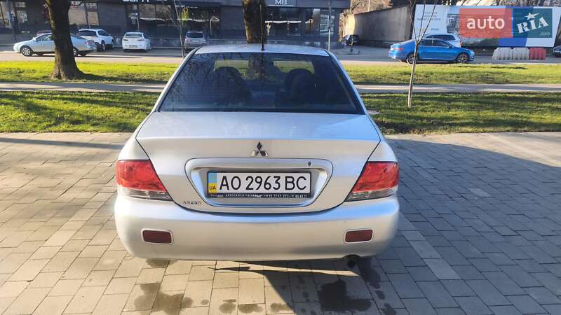 Седан Mitsubishi Lancer 2006 в Ужгороде
