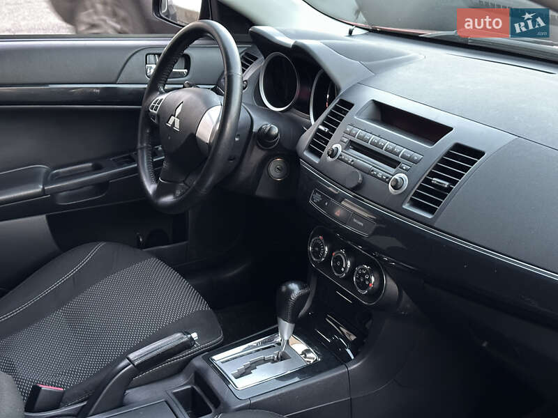 Седан Mitsubishi Lancer 2012 в Києві