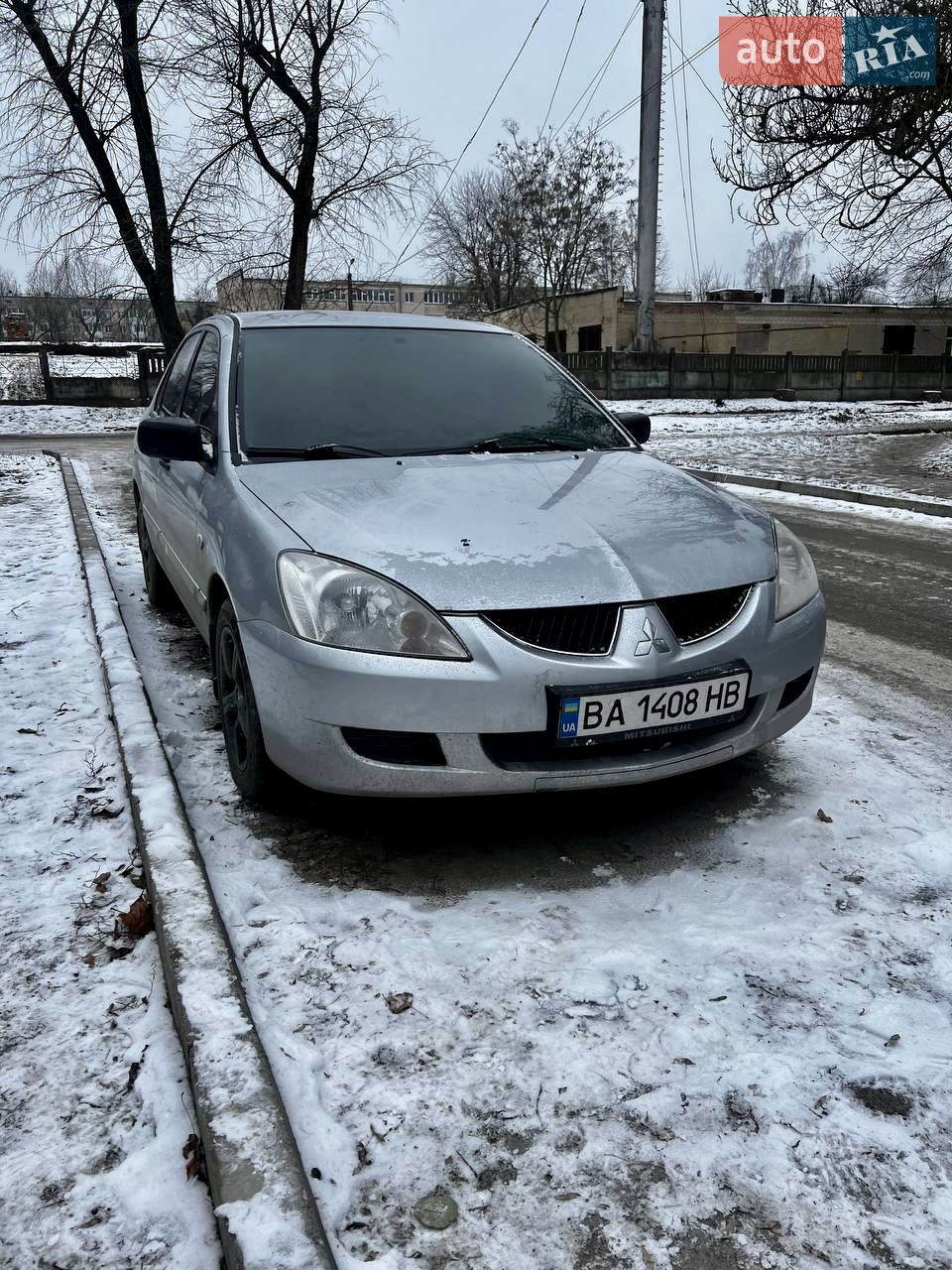 НЕ ЗАВОДИТЬСЯ!
Причиною може бути низька компресія (довго стояла), або бензонасос.
По мотору був нюанс - витрата оливи 1л/3000 км, а так їхав добре. 
По кузову в нормальному стані, є невеликі рижики з лівої сторони та передній/задній бампер під покрас. 
Все інше в нормі. 
ГБО-4, вписаний. 
Причина продажу - є інше авто, на це немає часу. 
Я власник, продаж тільки з переоформленням. 
