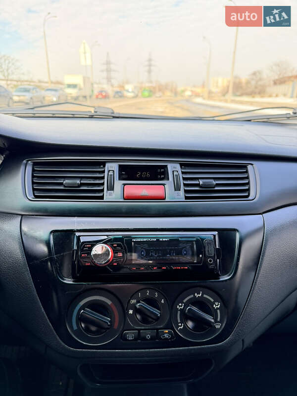 Седан Mitsubishi Lancer 2006 в Одессе