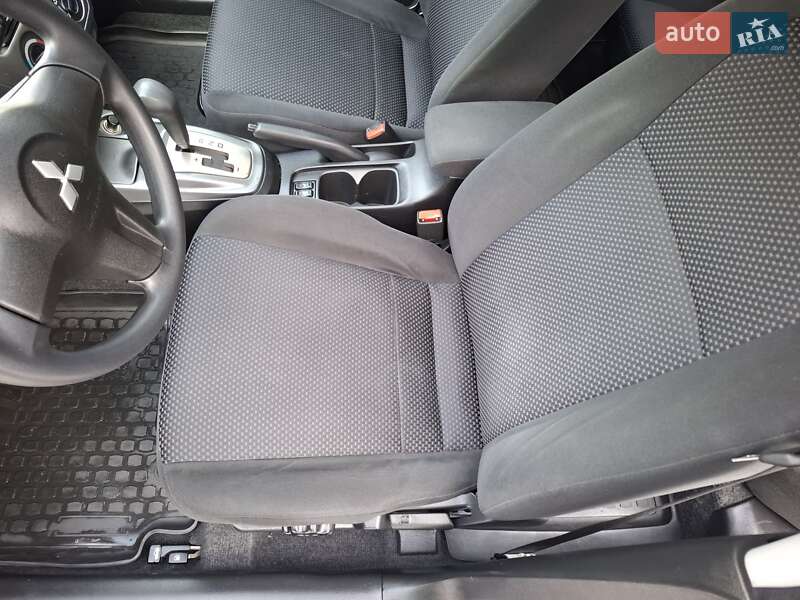 Седан Mitsubishi Lancer 2009 в Киеве