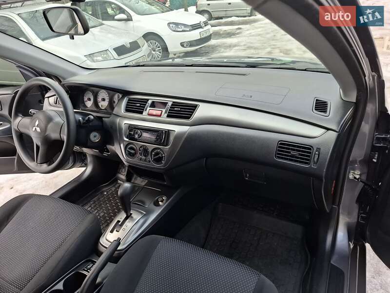 Седан Mitsubishi Lancer 2009 в Киеве