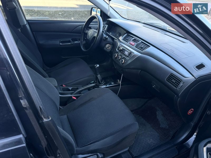 Седан Mitsubishi Lancer 2005 в Каменском