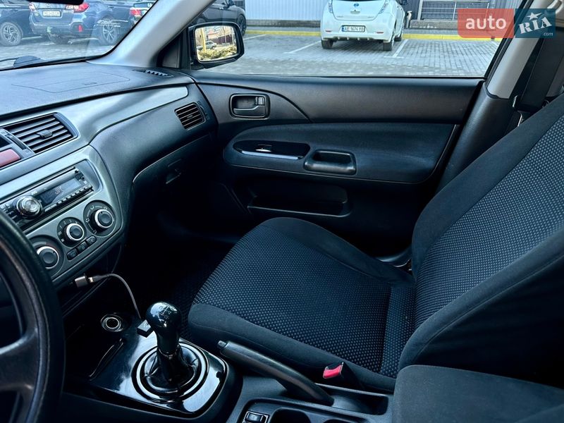 Седан Mitsubishi Lancer 2005 в Каменском