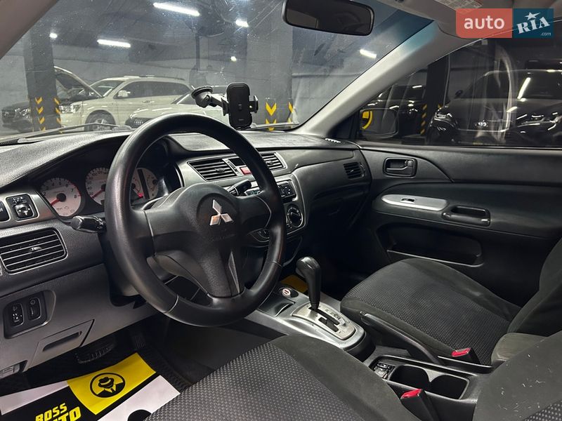 Седан Mitsubishi Lancer 2008 в Черновцах