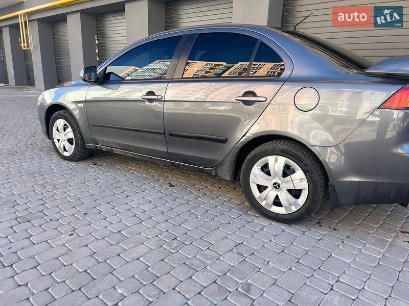 Седан Mitsubishi Lancer 2009 в Виннице