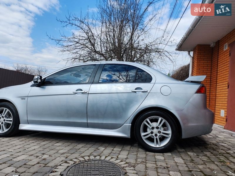 Седан Mitsubishi Lancer 2014 в Чернигове