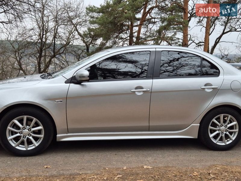 Седан Mitsubishi Lancer 2015 в Чернигове