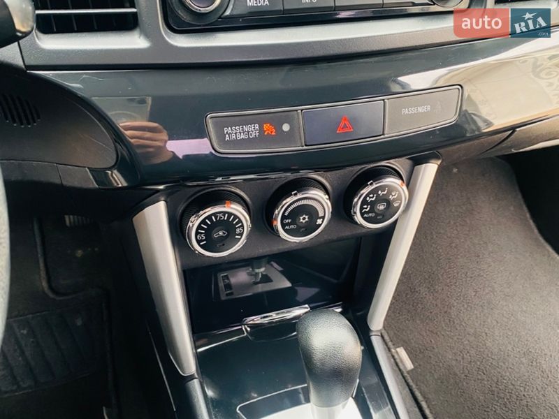Седан Mitsubishi Lancer 2015 в Ровно