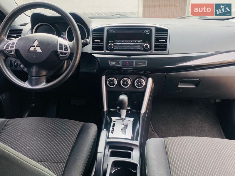 Седан Mitsubishi Lancer 2015 в Ровно