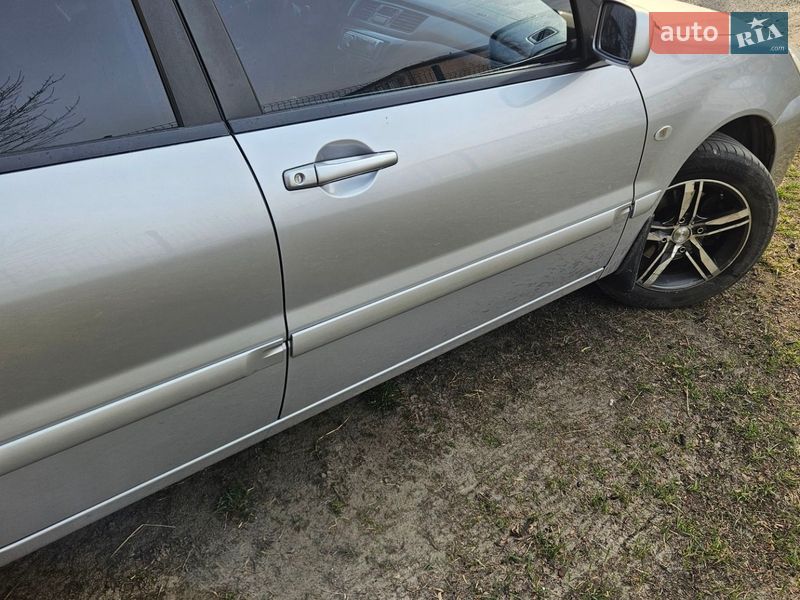 Седан Mitsubishi Lancer 2006 в Ровно