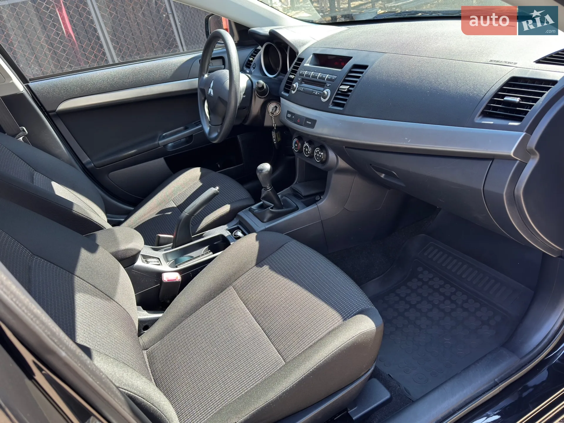 2010 Mitsubishi Lancer - мініатюра 27