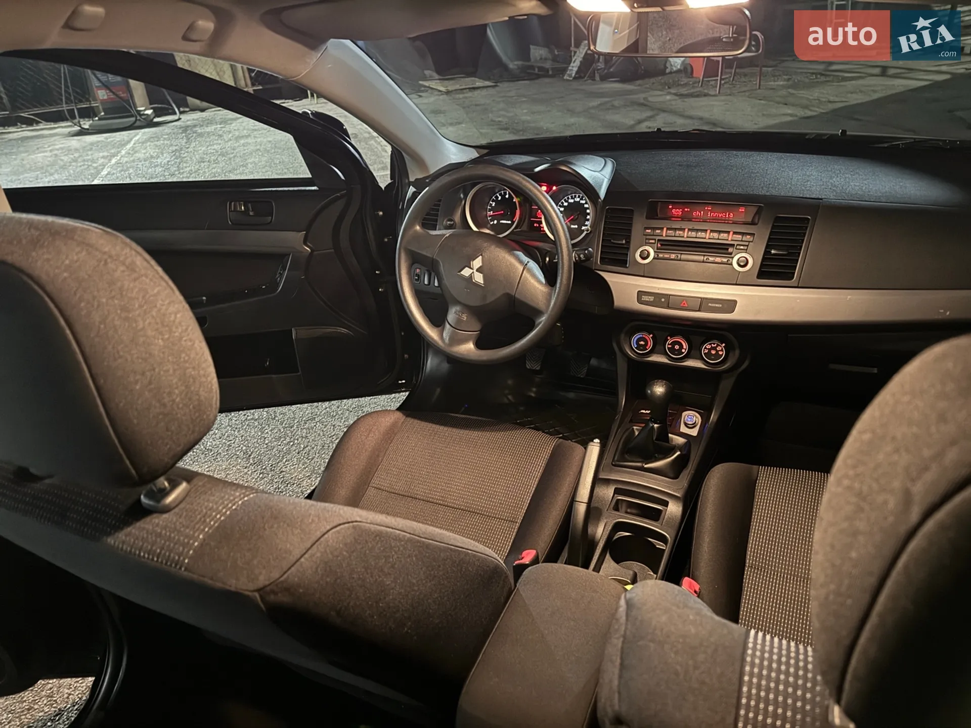 2010 Mitsubishi Lancer - мініатюра 30