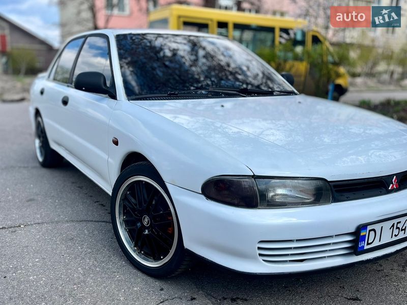 Седан Mitsubishi Lancer 1995 в Кременчуці