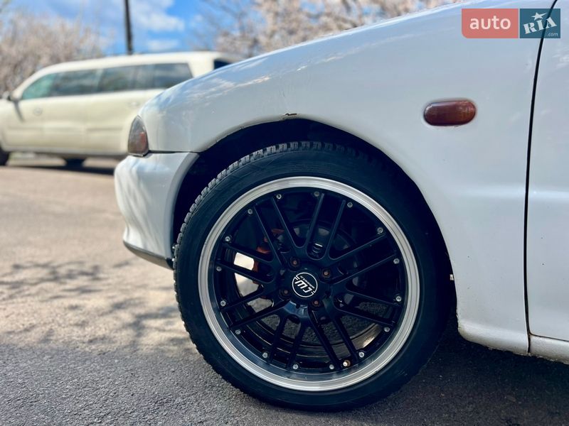 Седан Mitsubishi Lancer 1995 в Кременчуці