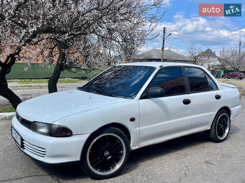 Седан Mitsubishi Lancer 1995 в Кременчуці