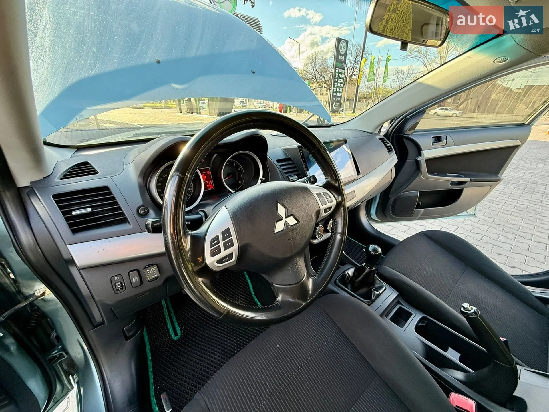 2010 Mitsubishi Lancer - мініатюра 27