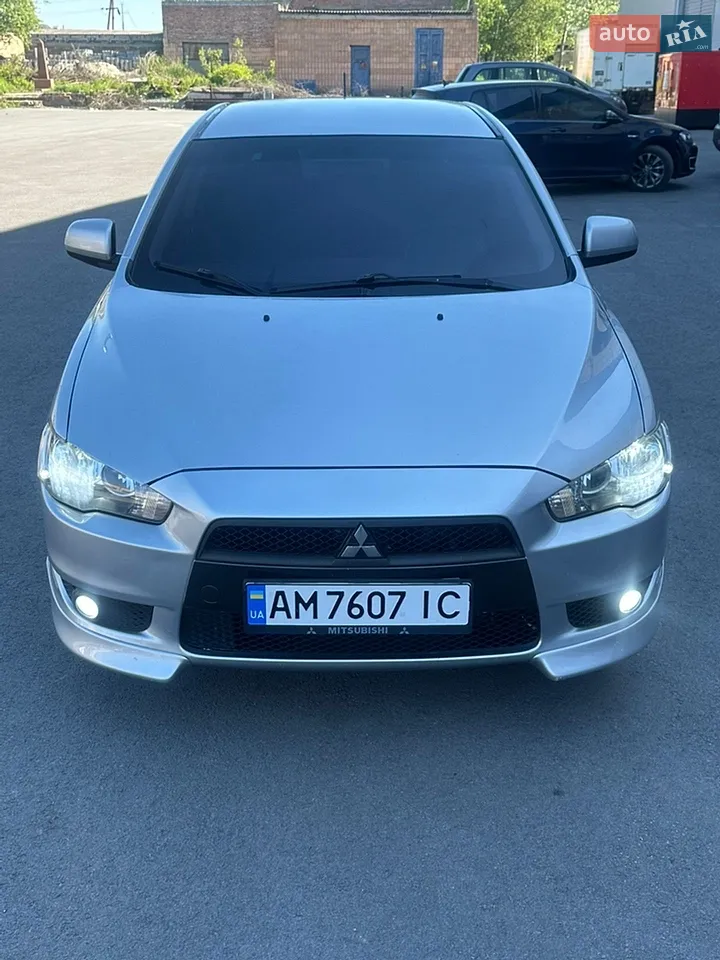 2010 Mitsubishi Lancer - мініатюра 13