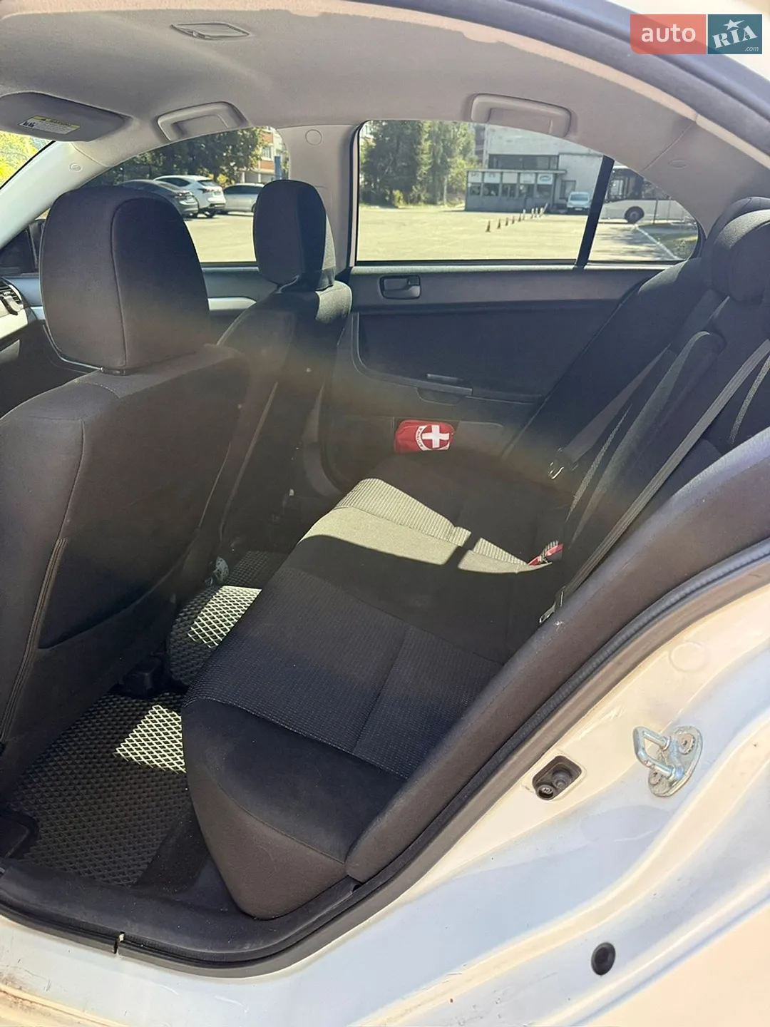2010 Mitsubishi Lancer - мініатюра 8