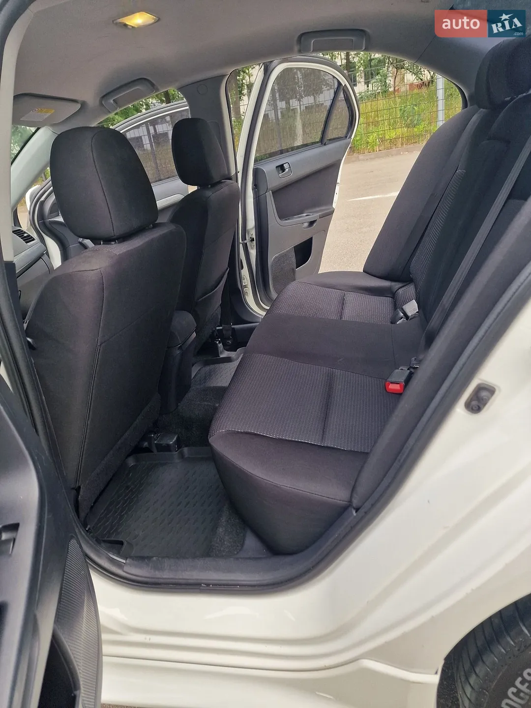 2011 Mitsubishi Lancer - мініатюра 7