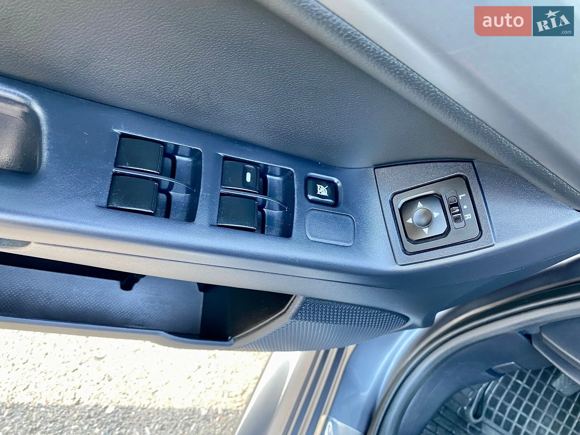 2010 Mitsubishi Lancer - мініатюра 14