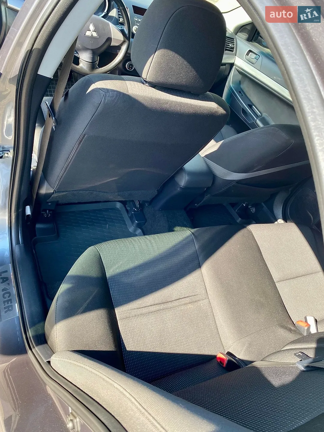 2010 Mitsubishi Lancer - мініатюра 19
