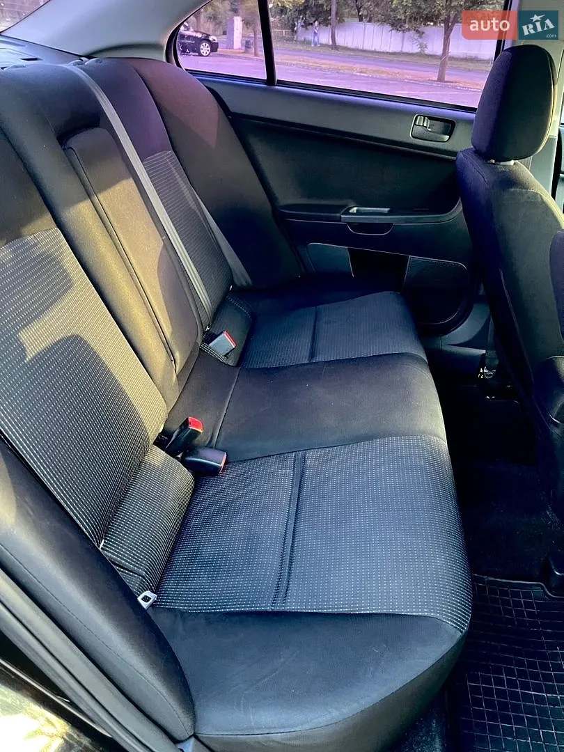2011 Mitsubishi Lancer - мініатюра 12