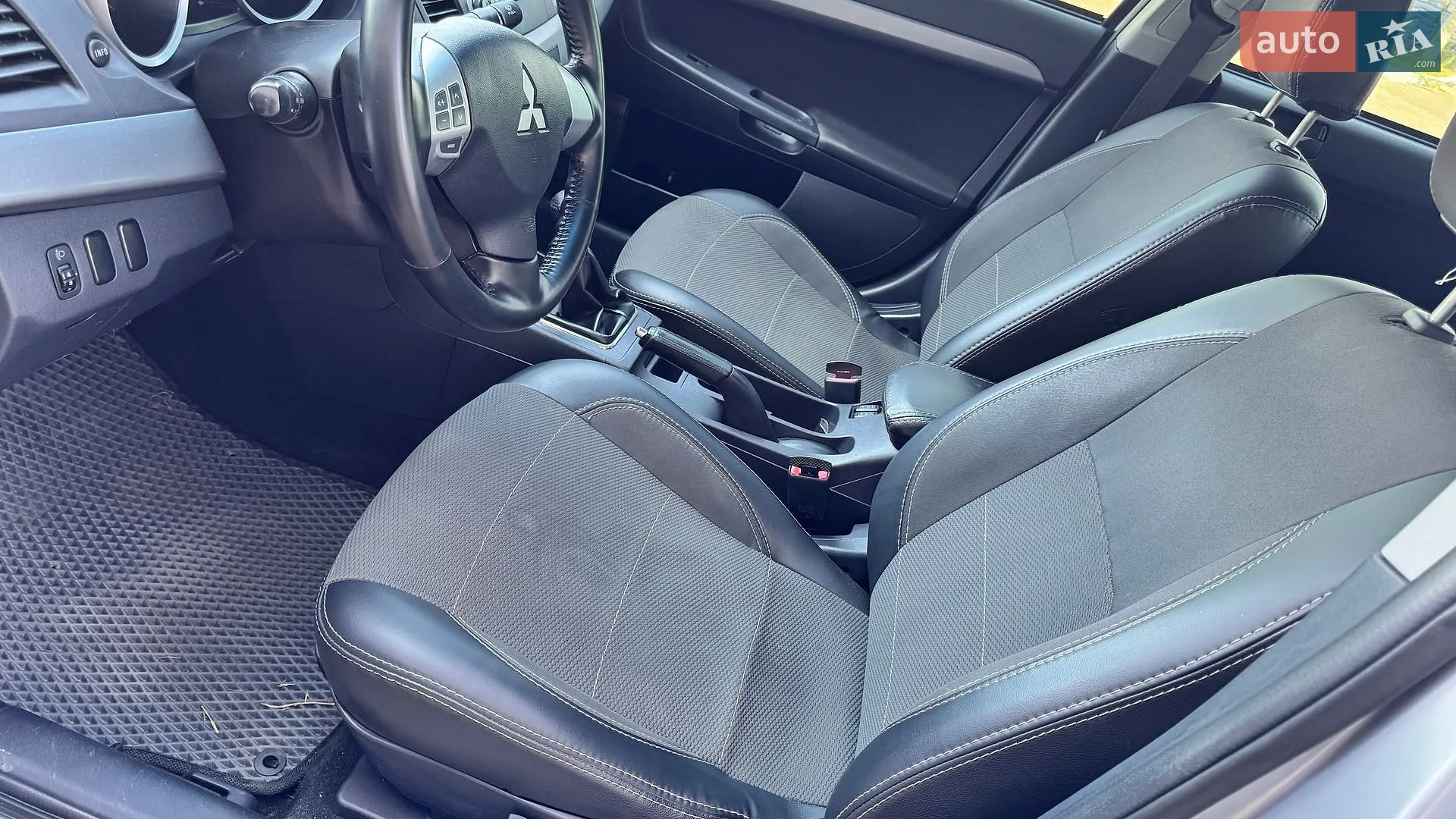 2011 Mitsubishi Lancer - мініатюра 21