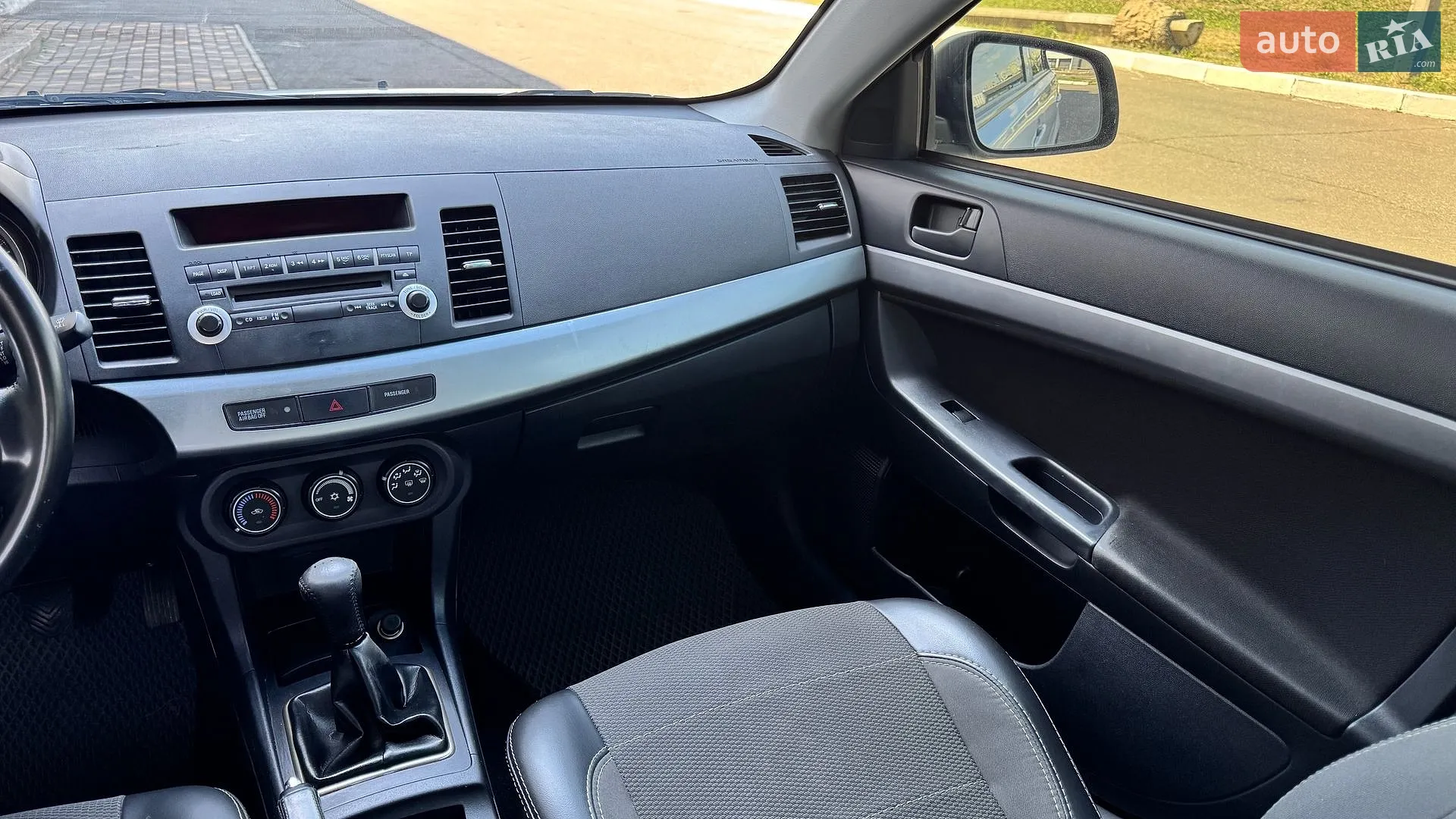 2011 Mitsubishi Lancer - мініатюра 23