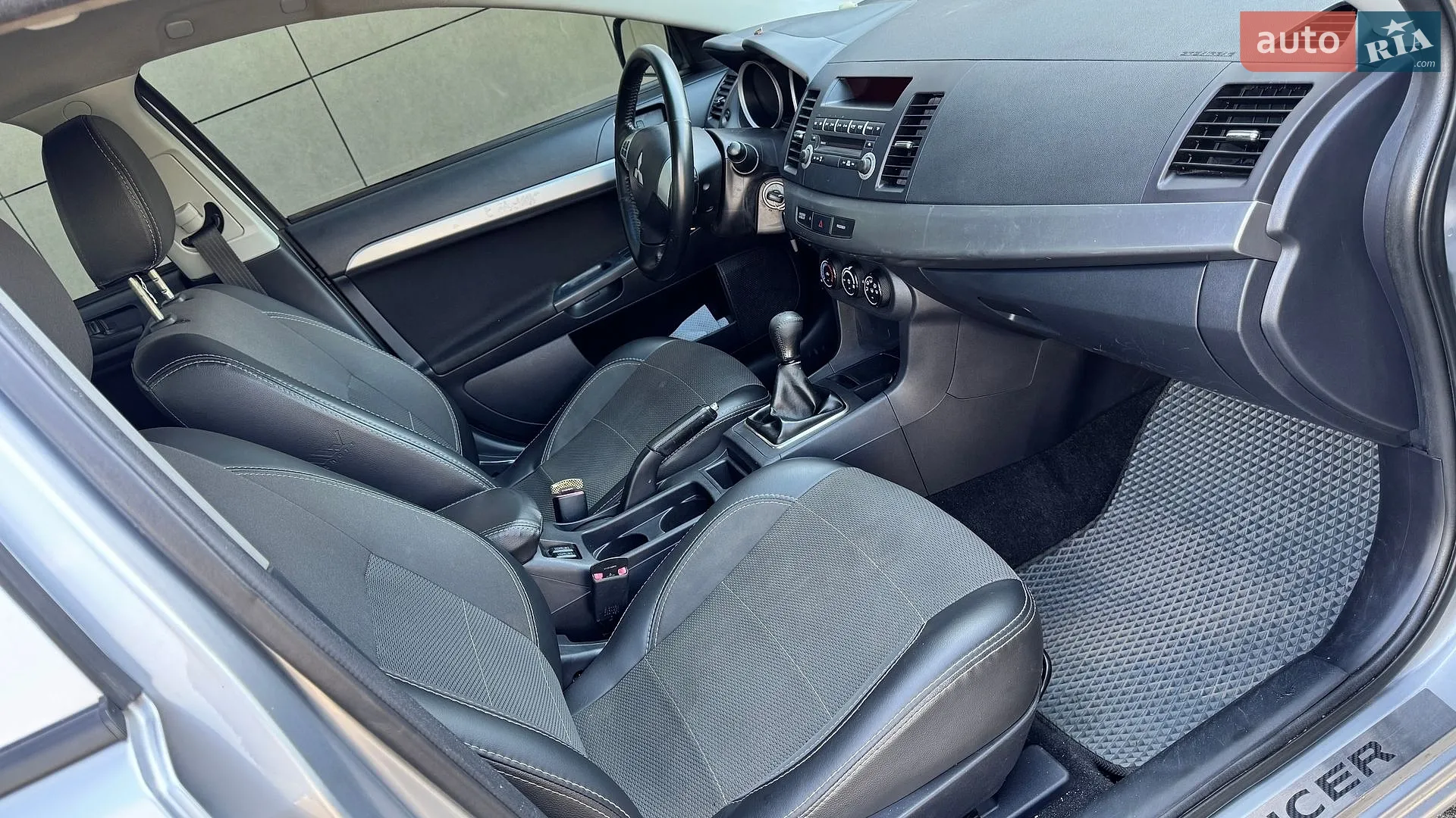 2011 Mitsubishi Lancer - мініатюра 27
