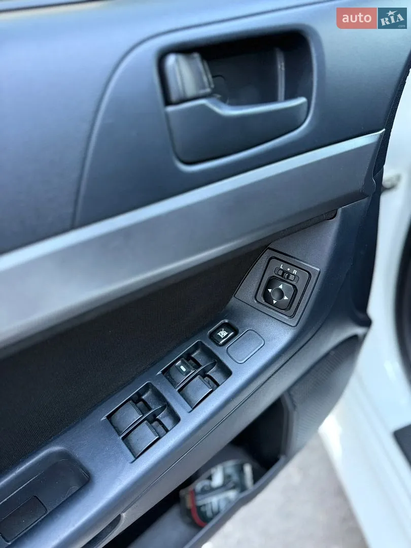 2010 Mitsubishi Lancer - мініатюра 18
