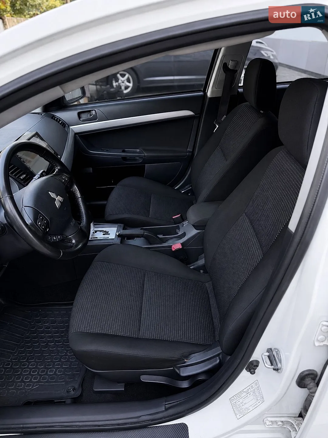 2010 Mitsubishi Lancer - мініатюра 17