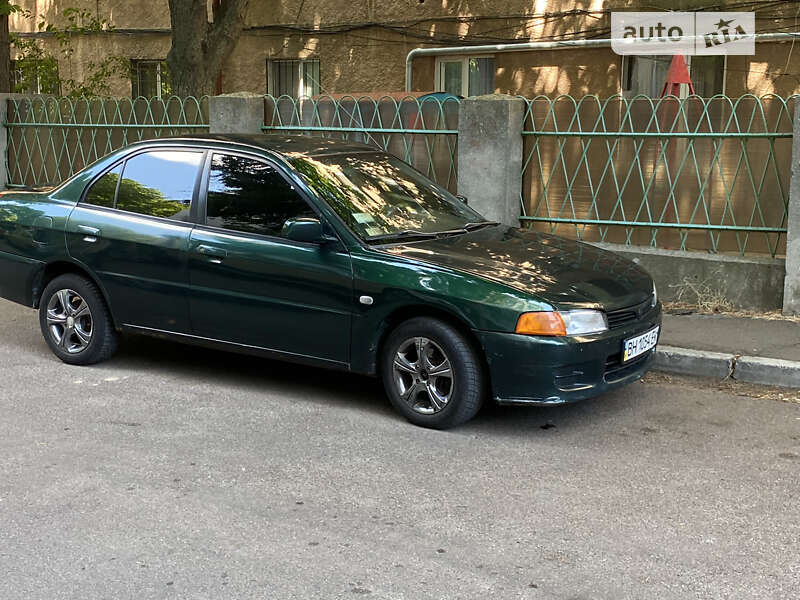 Седан Mitsubishi Mirage 2001 в Одессе