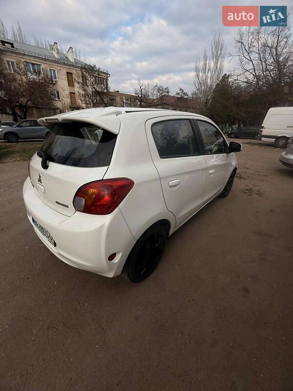 Хэтчбек Mitsubishi Mirage 2014 в Николаеве