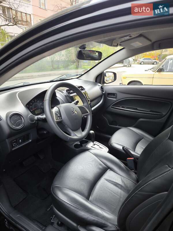 Седан Mitsubishi Mirage 2018 в Киеве