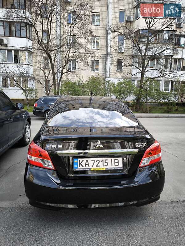 Седан Mitsubishi Mirage 2018 в Киеве