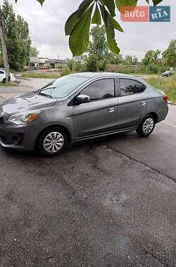 Седан Mitsubishi Mirage 2018 в Киеве