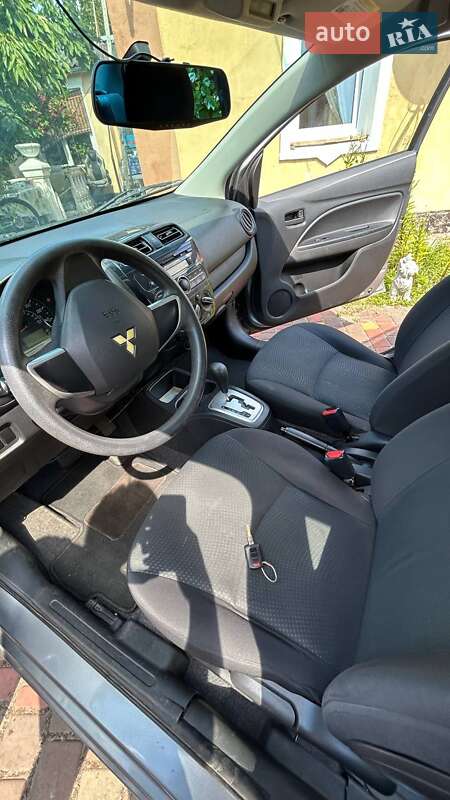 Седан Mitsubishi Mirage 2016 в Киеве