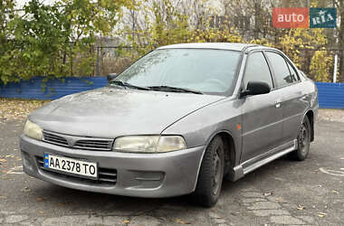Седан Mitsubishi Mirage 2001 в Киеве