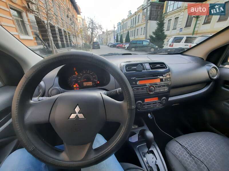 Хэтчбек Mitsubishi Mirage 2014 в Киеве