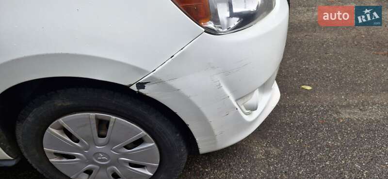 Хэтчбек Mitsubishi Mirage 2013 в Киеве