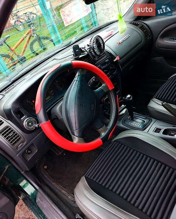 Седан Mitsubishi Mirage 2001 в Подільську