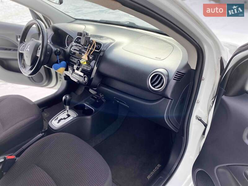 Хэтчбек Mitsubishi Mirage 2013 в Харькове