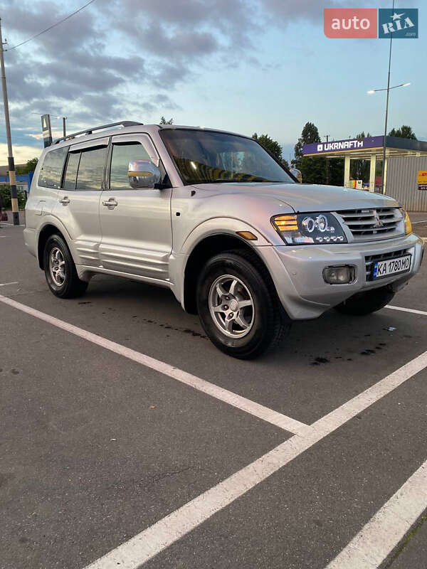 Mitsubishi Montero 2000