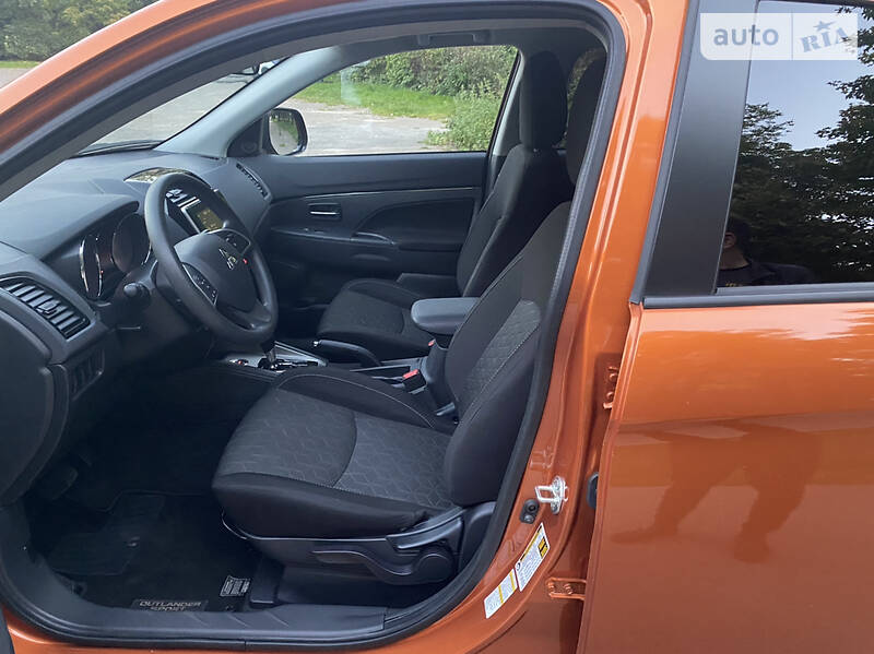 Внедорожник / Кроссовер Mitsubishi Outlander Sport 2019 в Львове