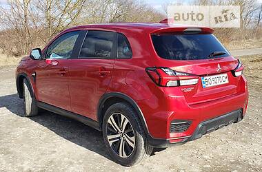 Позашляховик / Кросовер Mitsubishi Outlander Sport 2020 в 