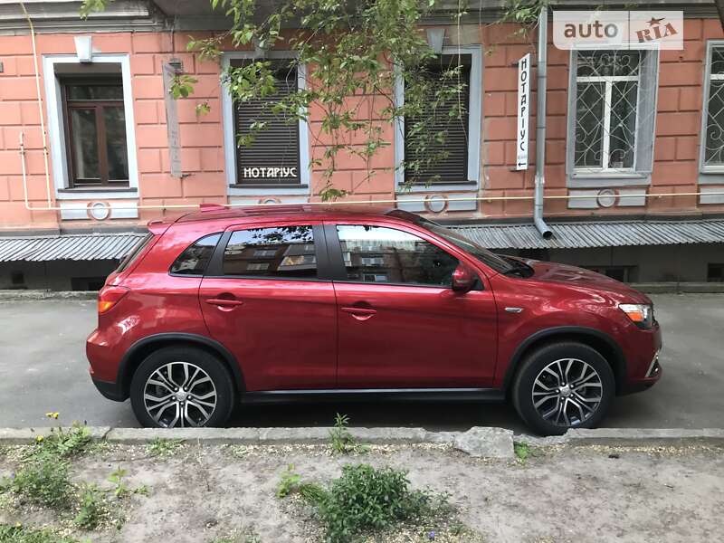Внедорожник / Кроссовер Mitsubishi Outlander Sport 2018 в Киеве