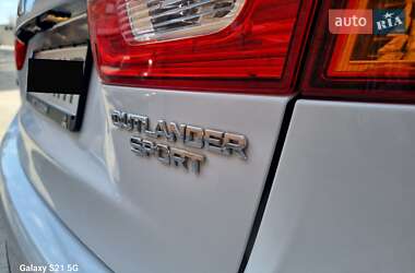Внедорожник / Кроссовер Mitsubishi Outlander Sport 2014 в 